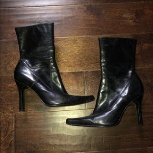 Pointed toe boots